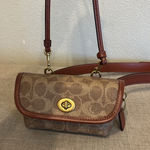 Coach Belt Bag/Crossbody - Picture 2 of 6